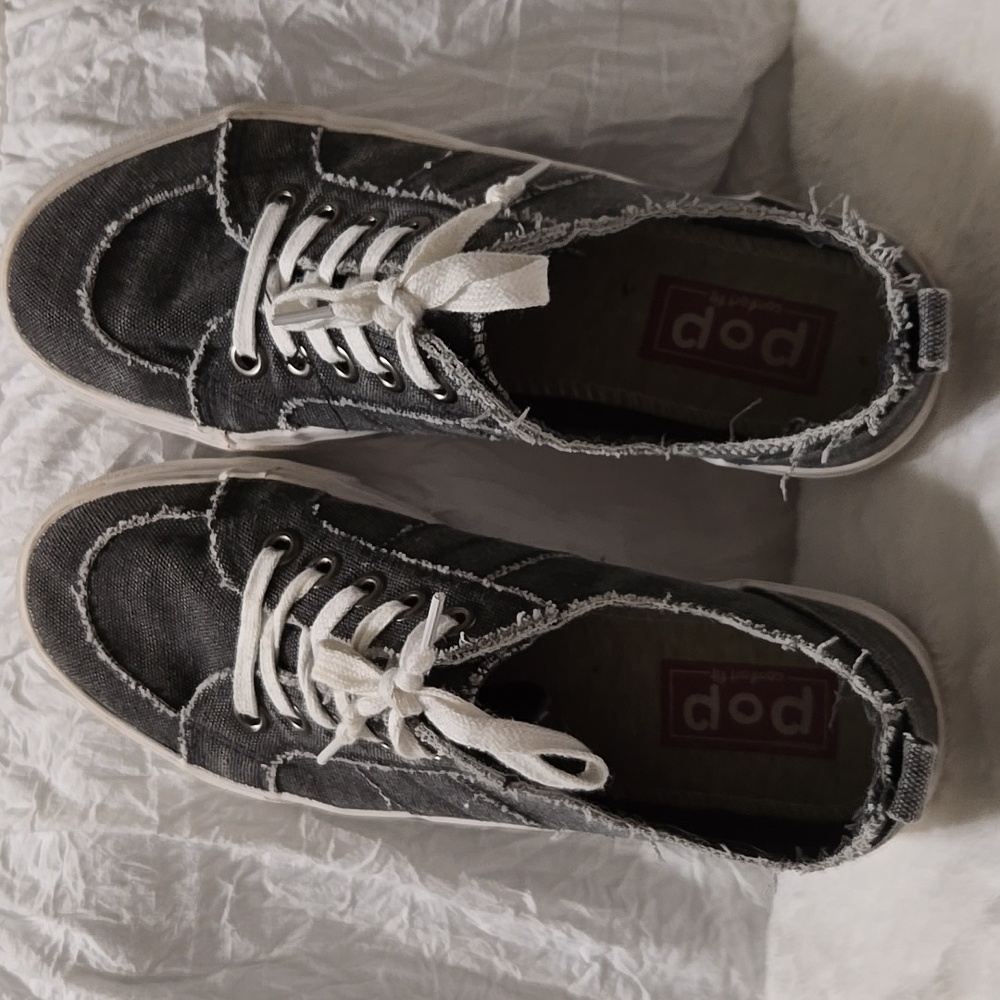 Sneakers - Picture 3 of 6